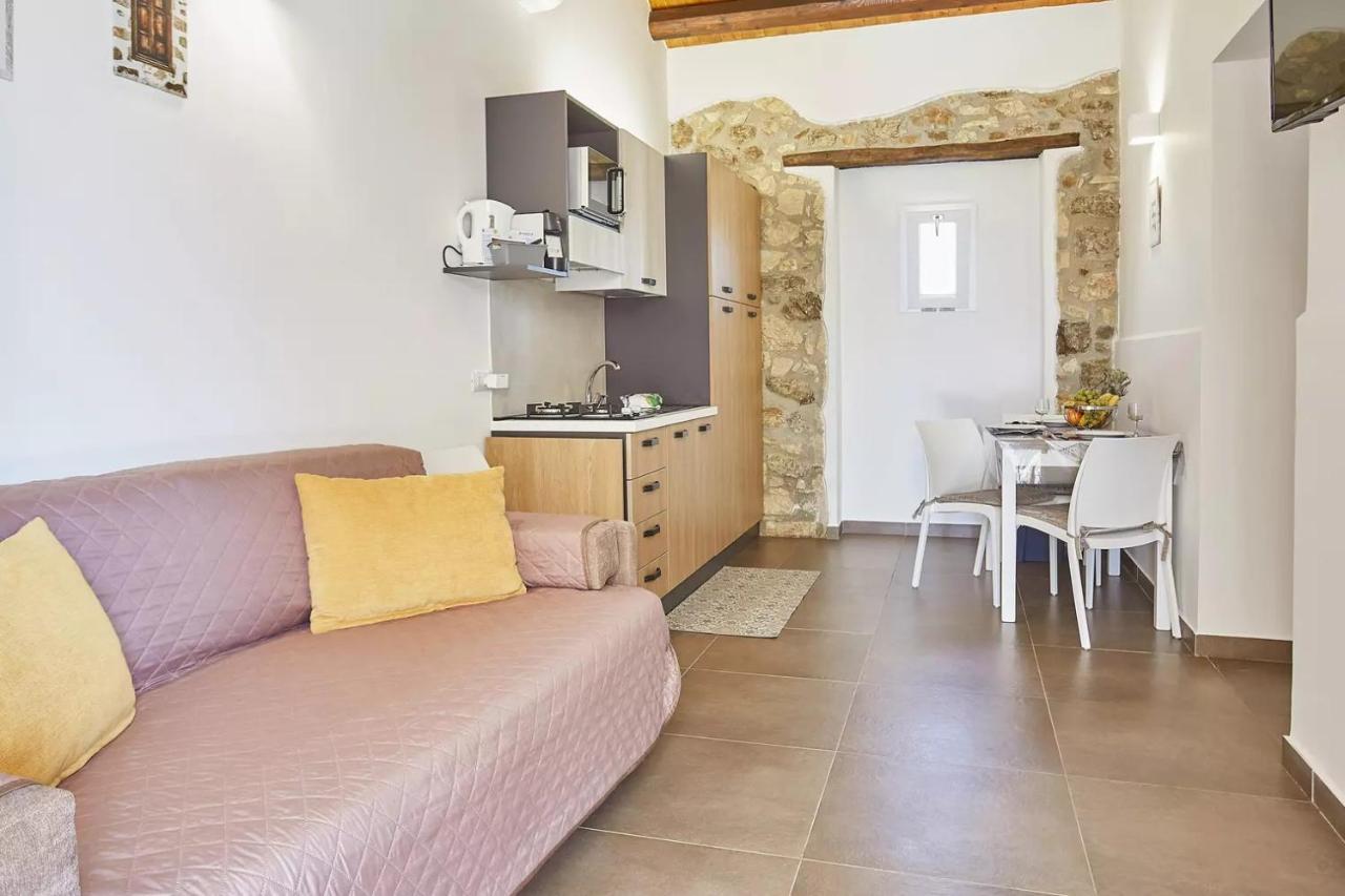 Casale Sammartano Apartments Ummari Exterior photo